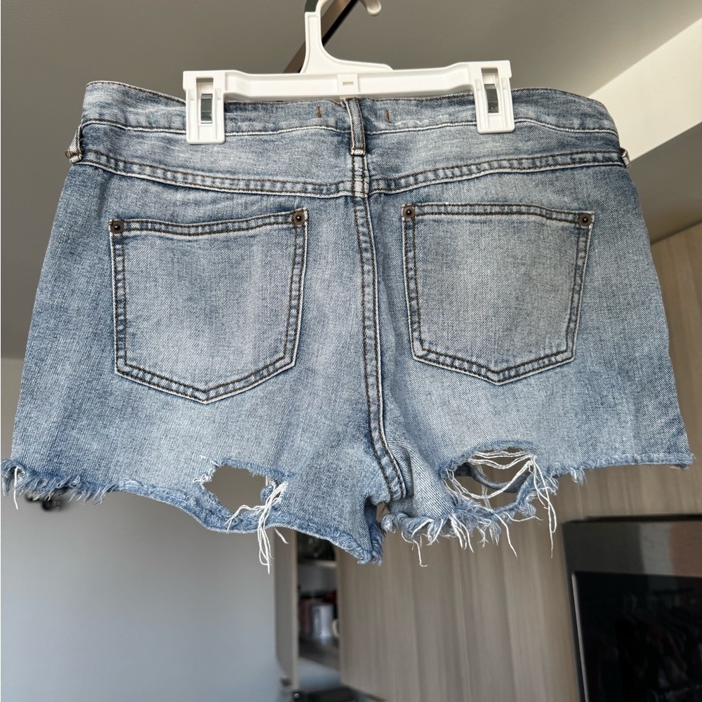 Free People Distressed Denim Shorts Size 29 - Picture 8 of 11